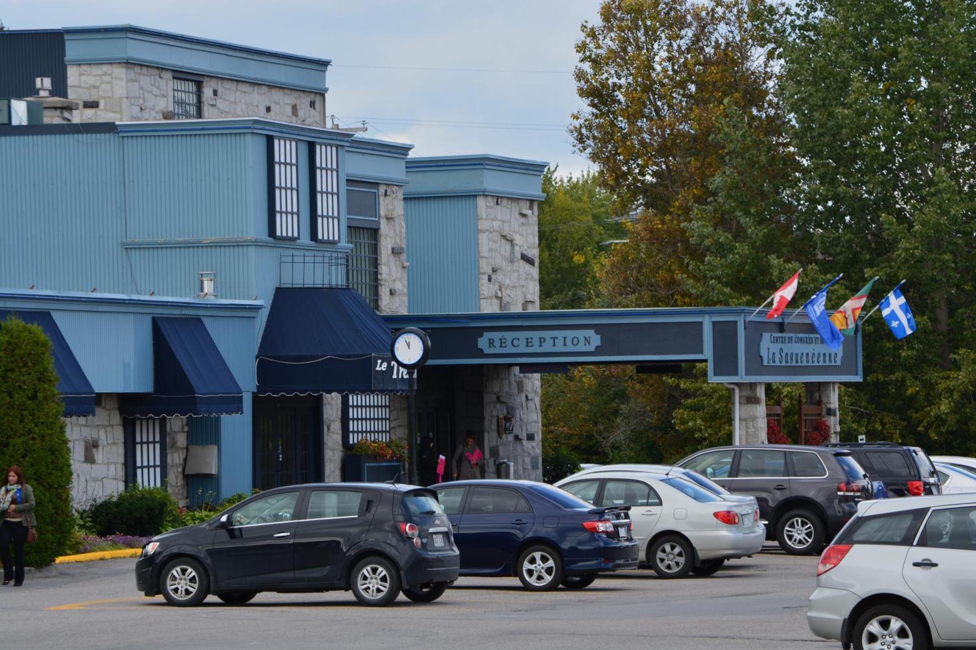 La Sagueneenne - Hotel Et Centre De Congres Chicoutimi المظهر الخارجي الصورة