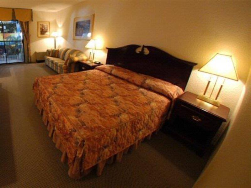 La Sagueneenne - Hotel Et Centre De Congres Chicoutimi الغرفة الصورة