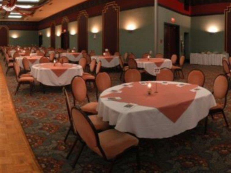 La Sagueneenne - Hotel Et Centre De Congres Chicoutimi المطعم الصورة